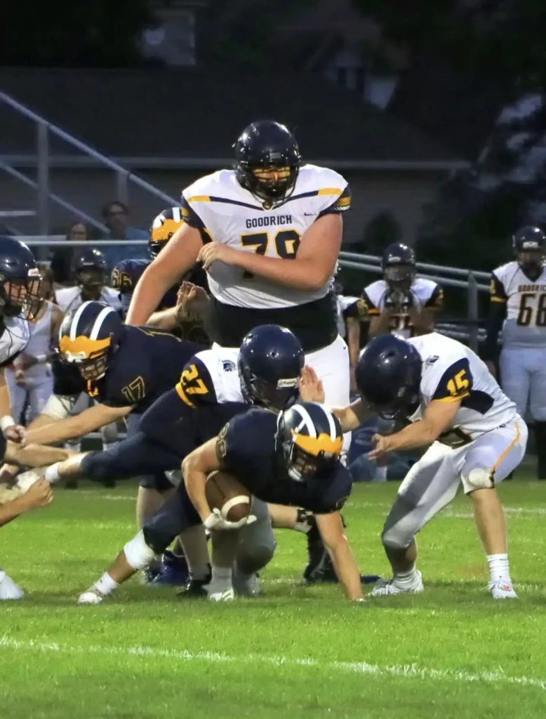 Eric Kilburn, el adolescente con pies de gigante.