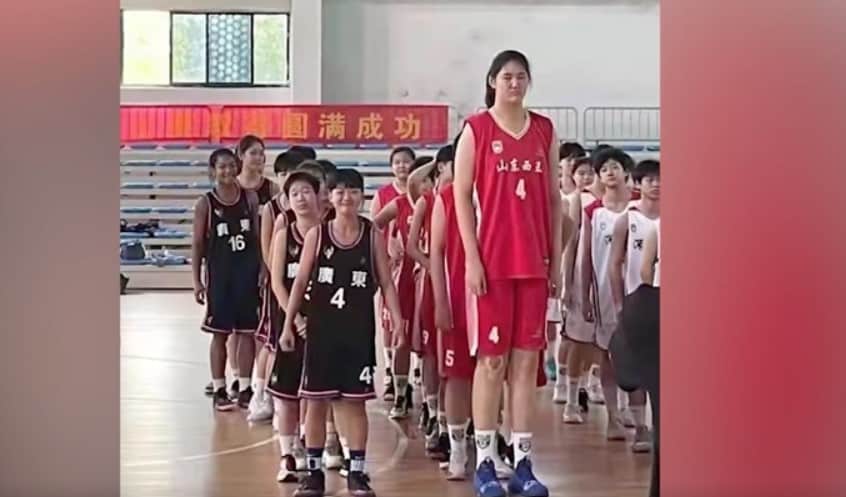 Zhang Ziyu, ¡el adolescente más alto del mundo!